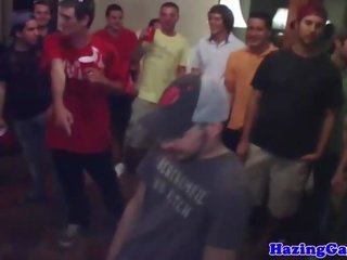 Heterosexual hazedtw-nk gayfucked en fraternidad fiesta