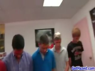Kelompok dari pemuda memperoleh homoseks perpeloncoan 3 oleh gothazed